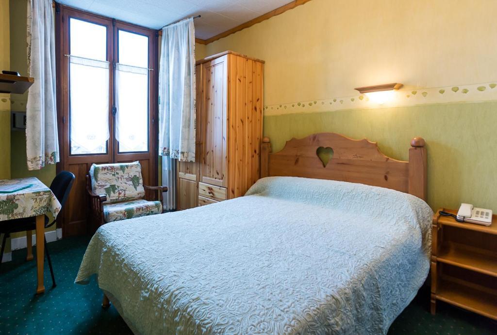 Hotel Des Alpes Brides-les-Bains Rom bilde